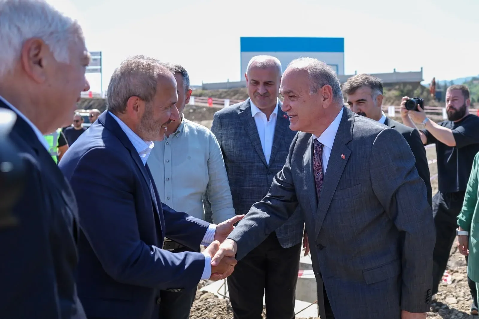 Pekintaş, Manisa’da güneş santrali kuracak Kaynak: Pekintaş Holding'ten yerli güneş enerjisi yatırımı